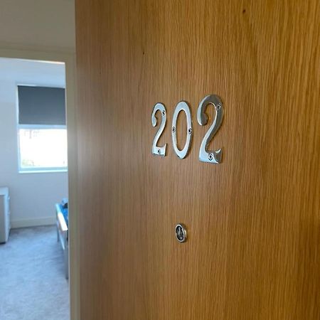 دربي #0202 One Bedroom Serviced Apartment-Free Parking المظهر الخارجي الصورة