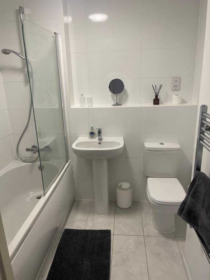 دربي #0202 One Bedroom Serviced Apartment-Free Parking المظهر الخارجي الصورة
